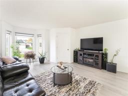Family room - 243 Marygrove Crescent, Winnipeg, MB R3Y1M4 Photo 7