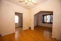 34 Lansdowne Avenue, Winnipeg, MB R2W0E9 Photo 13