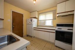 34 Lansdowne Avenue, Winnipeg, MB R2W0E9 Photo 8