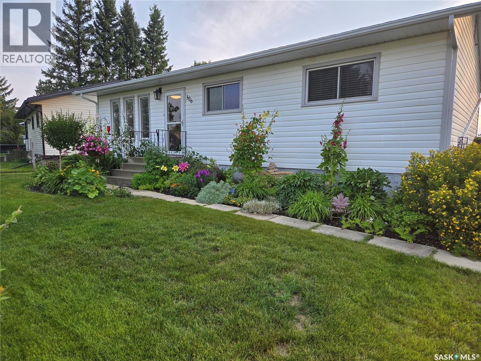306 2nd STREET NW, Goodsoil