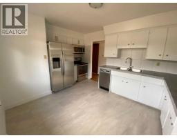 4pc Bathroom - 2826 43 Street Sw, Calgary, AB T3E3N7 Photo 6