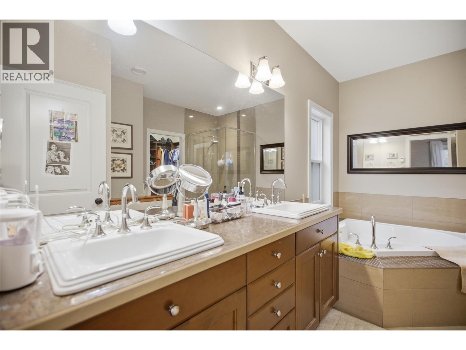 #2 1900 Irongate Place - 39