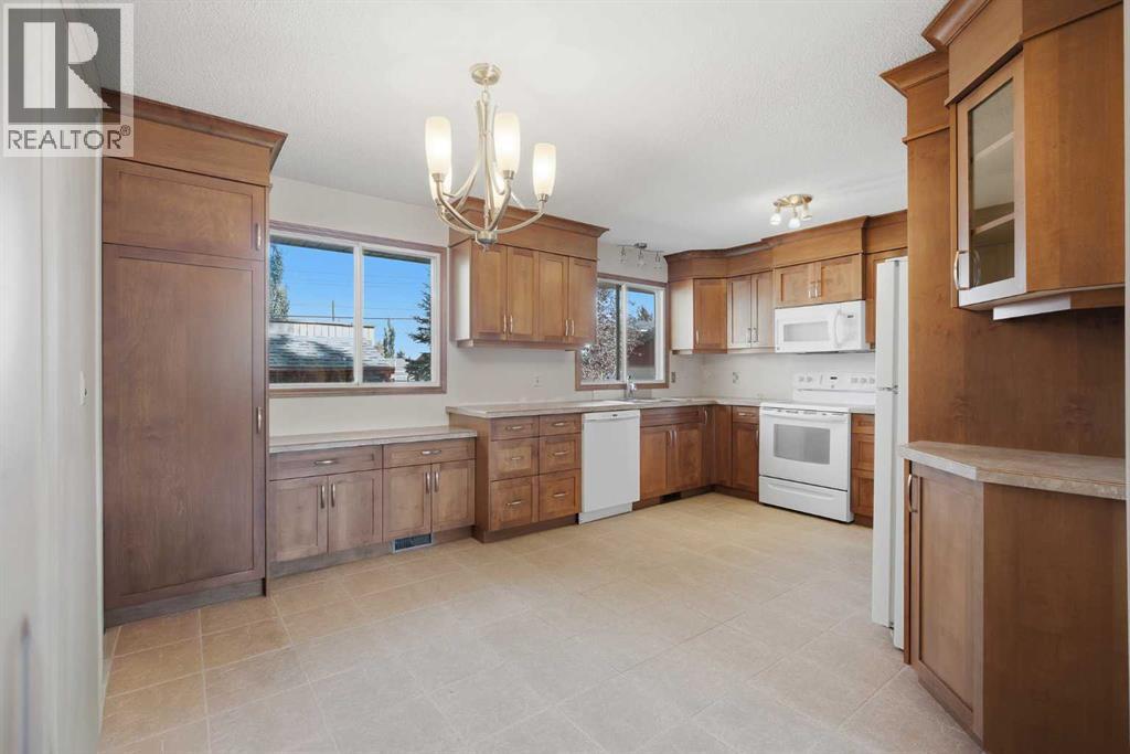 20 Blackthorn Place NE photo 10