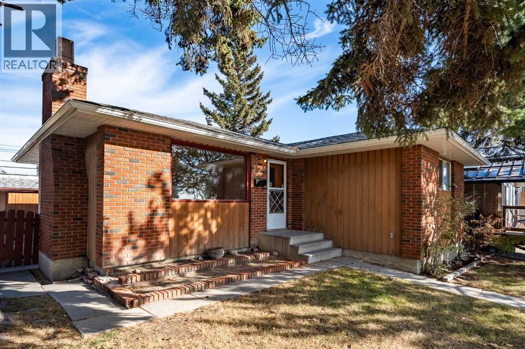 20 Blackthorn Place NE photo 2