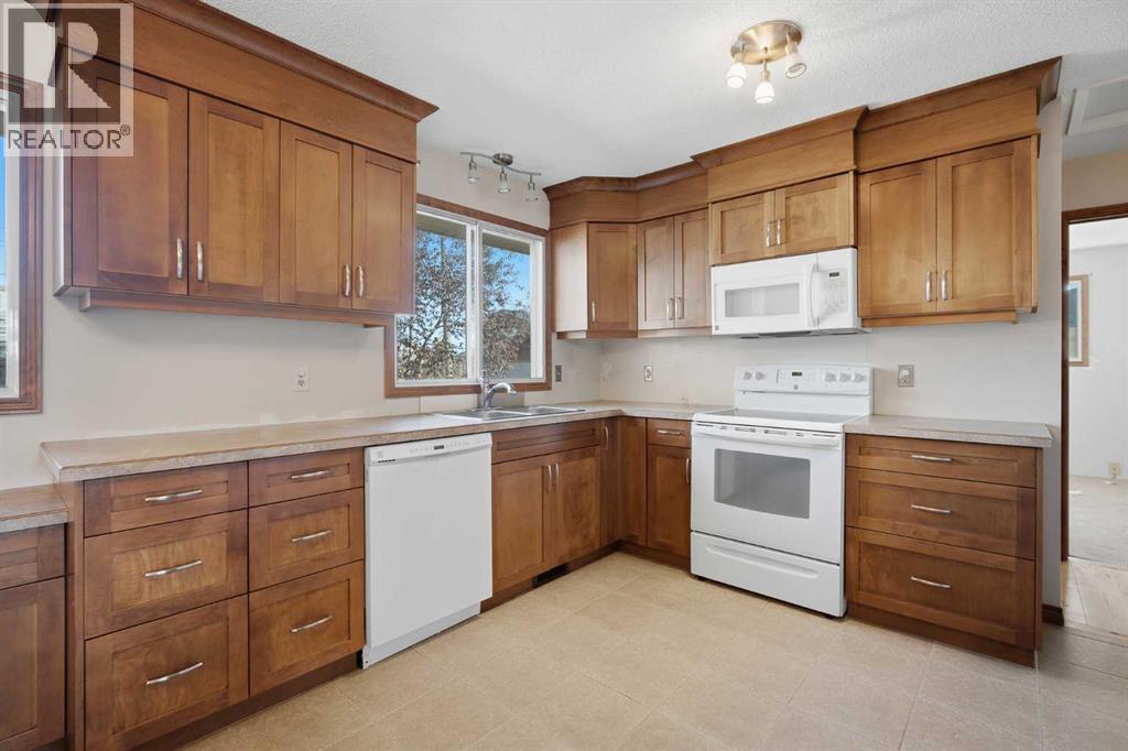 20 Blackthorn Place NE photo 12