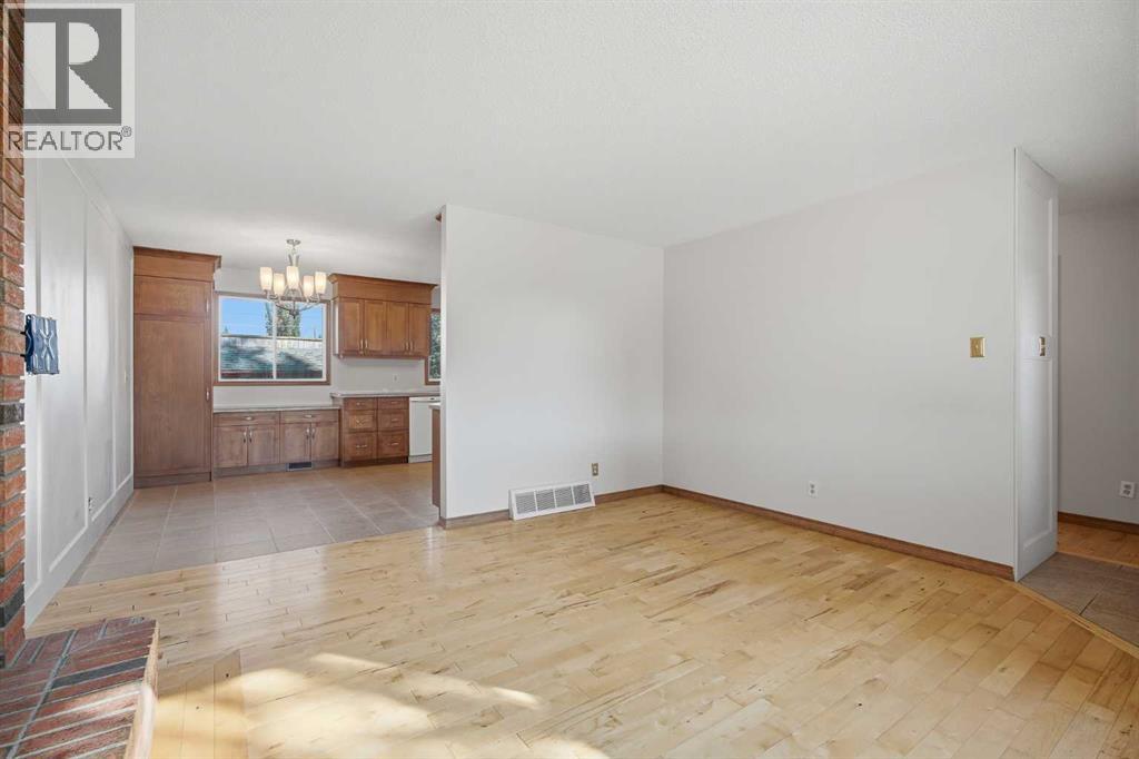 20 Blackthorn Place NE photo 9