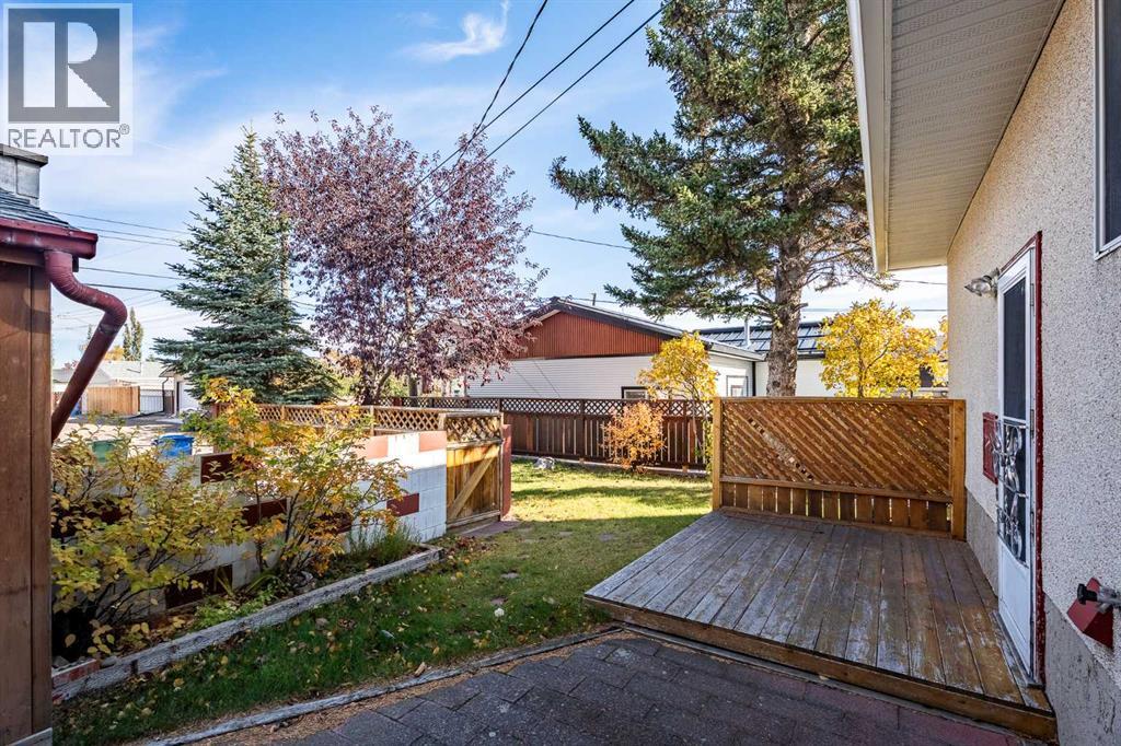 20 Blackthorn Place NE photo 37