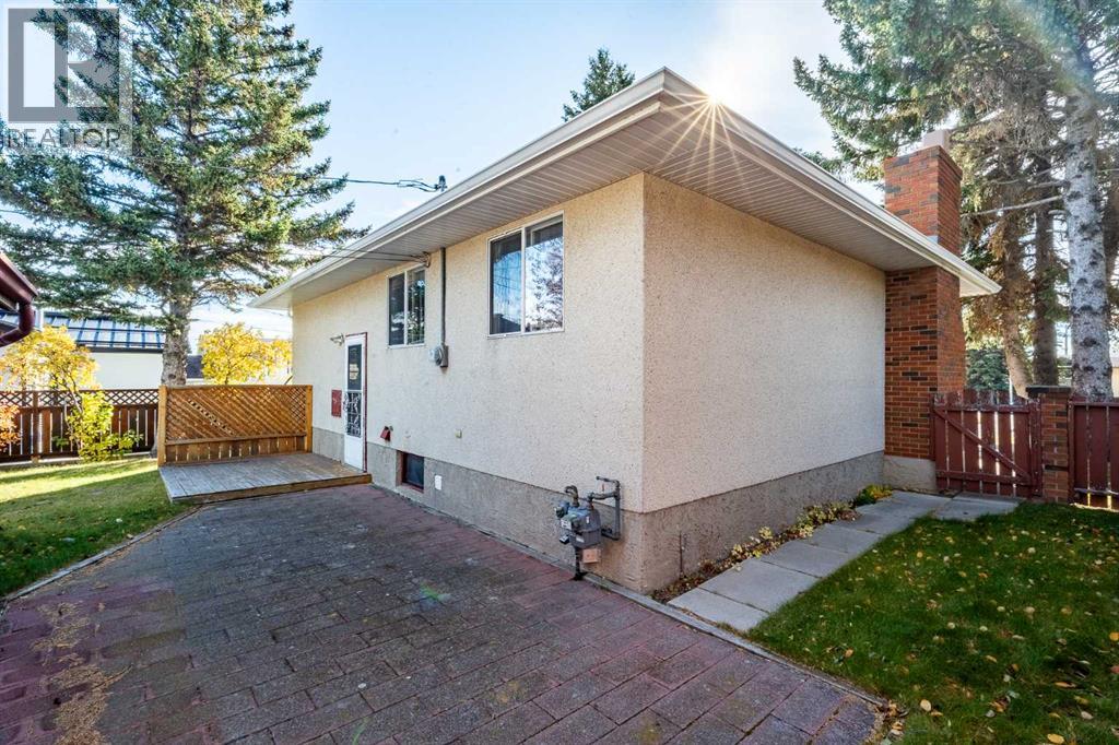 20 Blackthorn Place NE photo 36