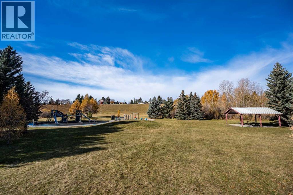 20 Blackthorn Place NE photo 40