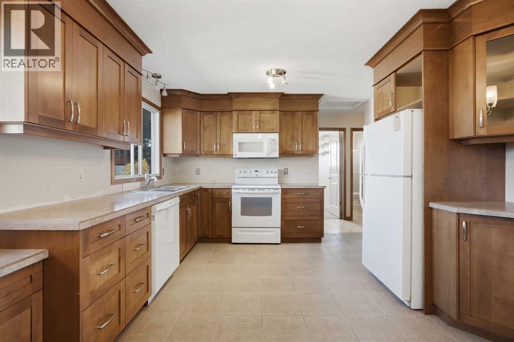20 Blackthorn Place NE photo 11