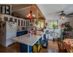 Kitchen - 942 3a Highway, Nelson, BC V1L6J5 Photo 11