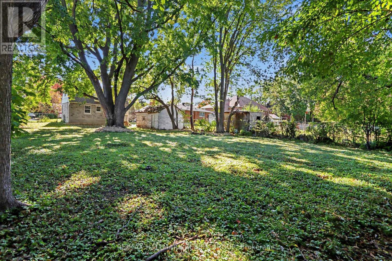 1388 Normandy Crescent — photo 13