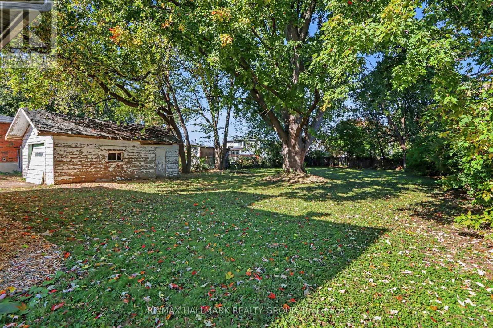 1388 Normandy Crescent — photo 14