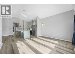 4pc Bathroom - 156 Belmont Boulevard Sw, Calgary, AB T2X4W1 Photo 6