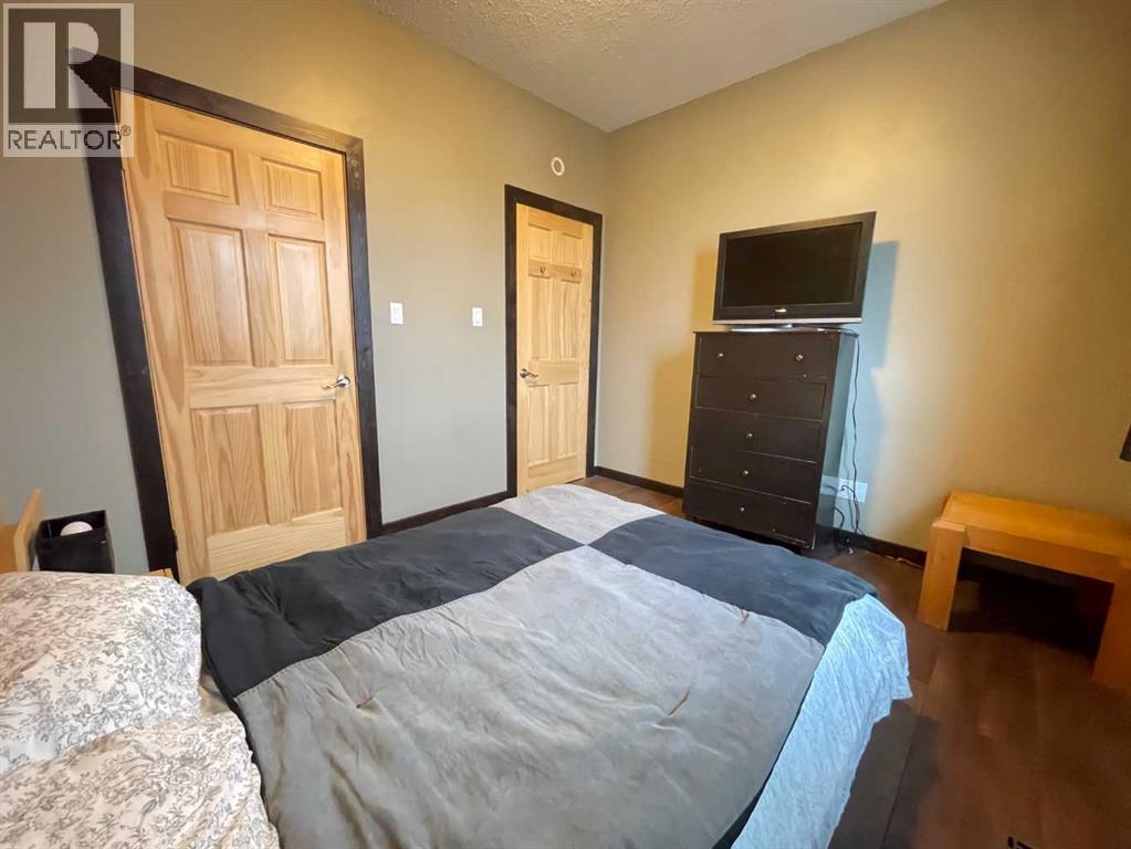 810 7 Ave - 21