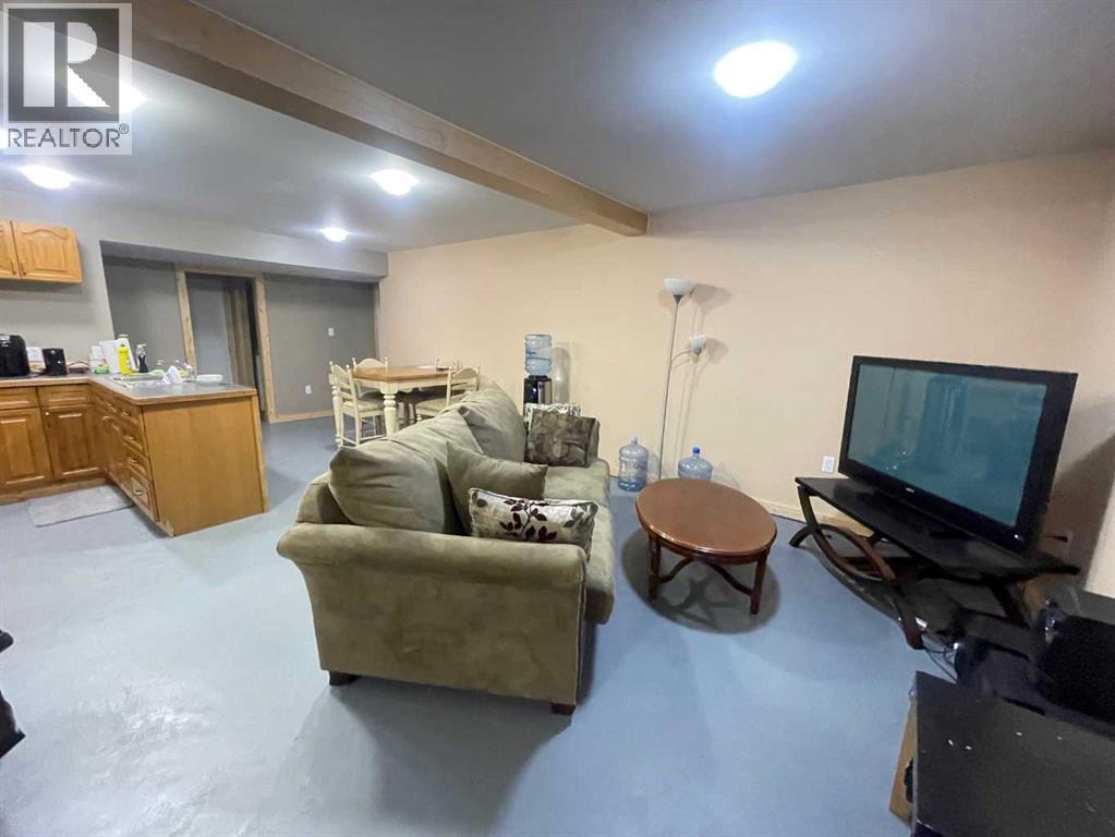 810 7 Ave - 26