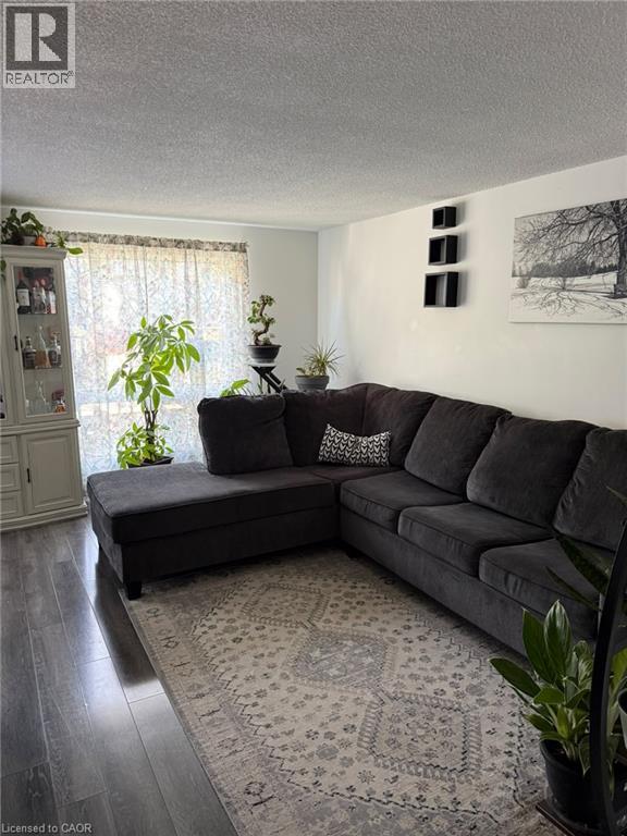 70 GRANDRIDGE Crescent — photo 3