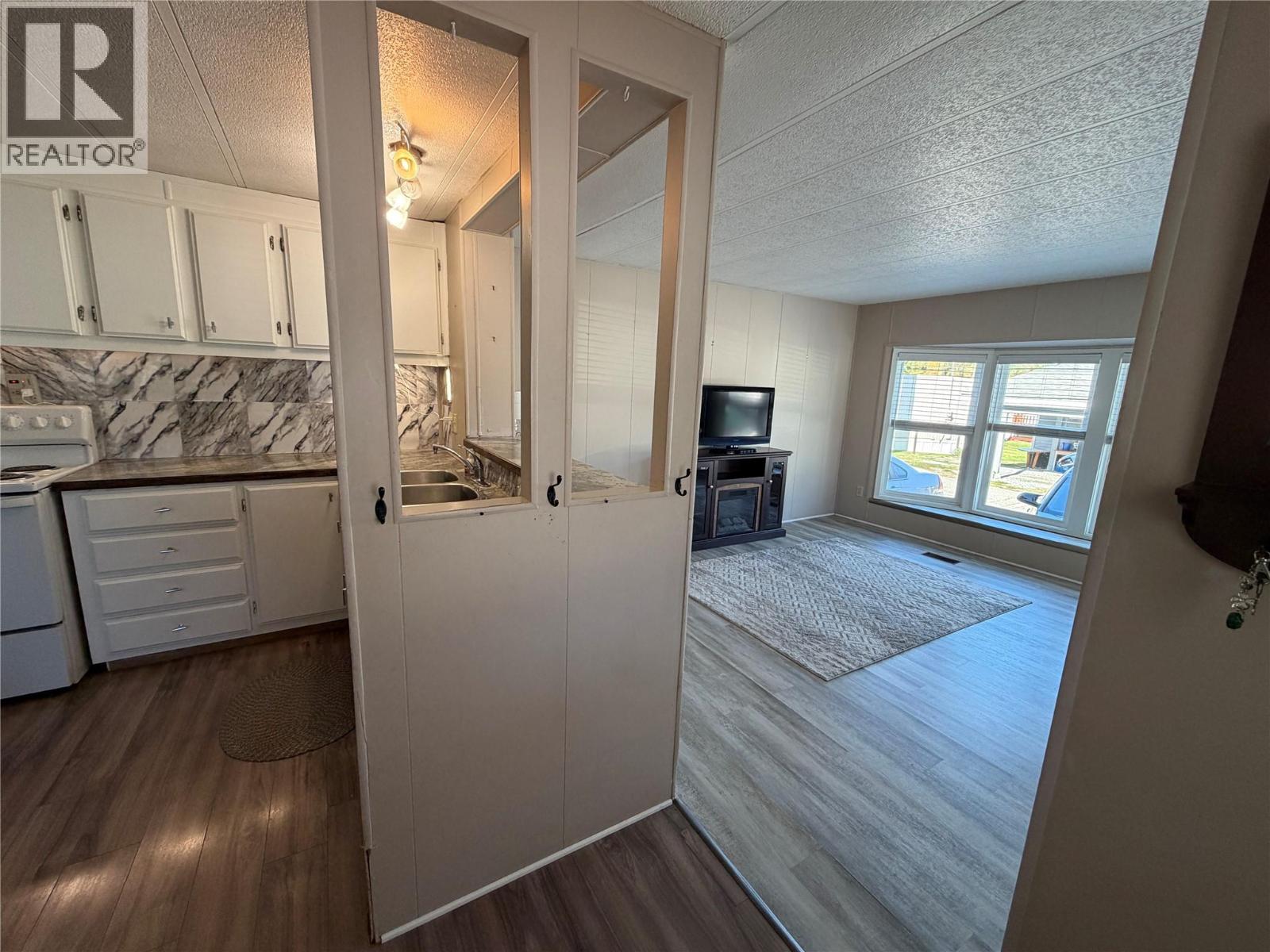 1601 COLUMBIA Avenue Unit# 17, Castlegar - Image 1