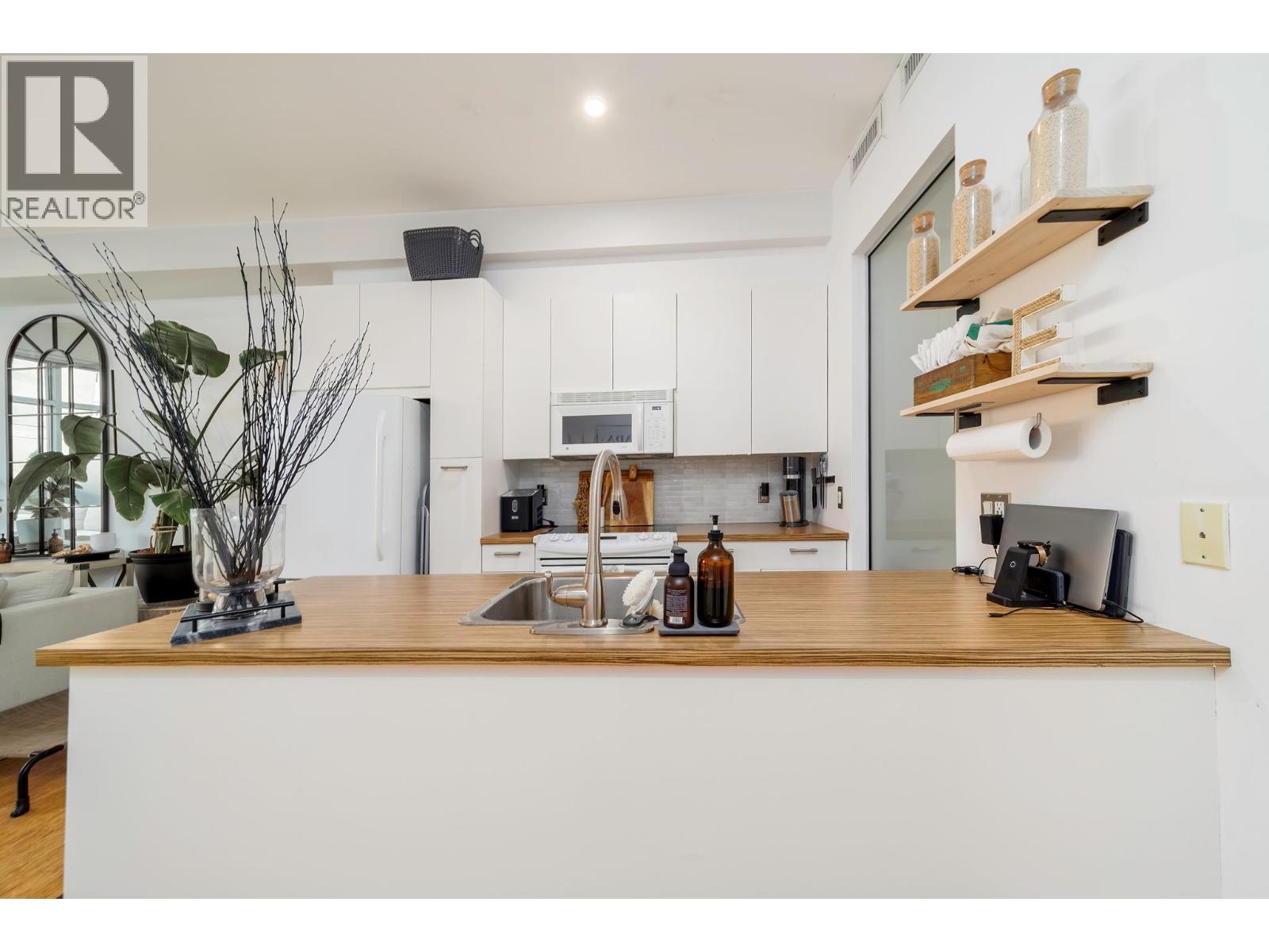 216 1289 Ellis Street, Kelowna