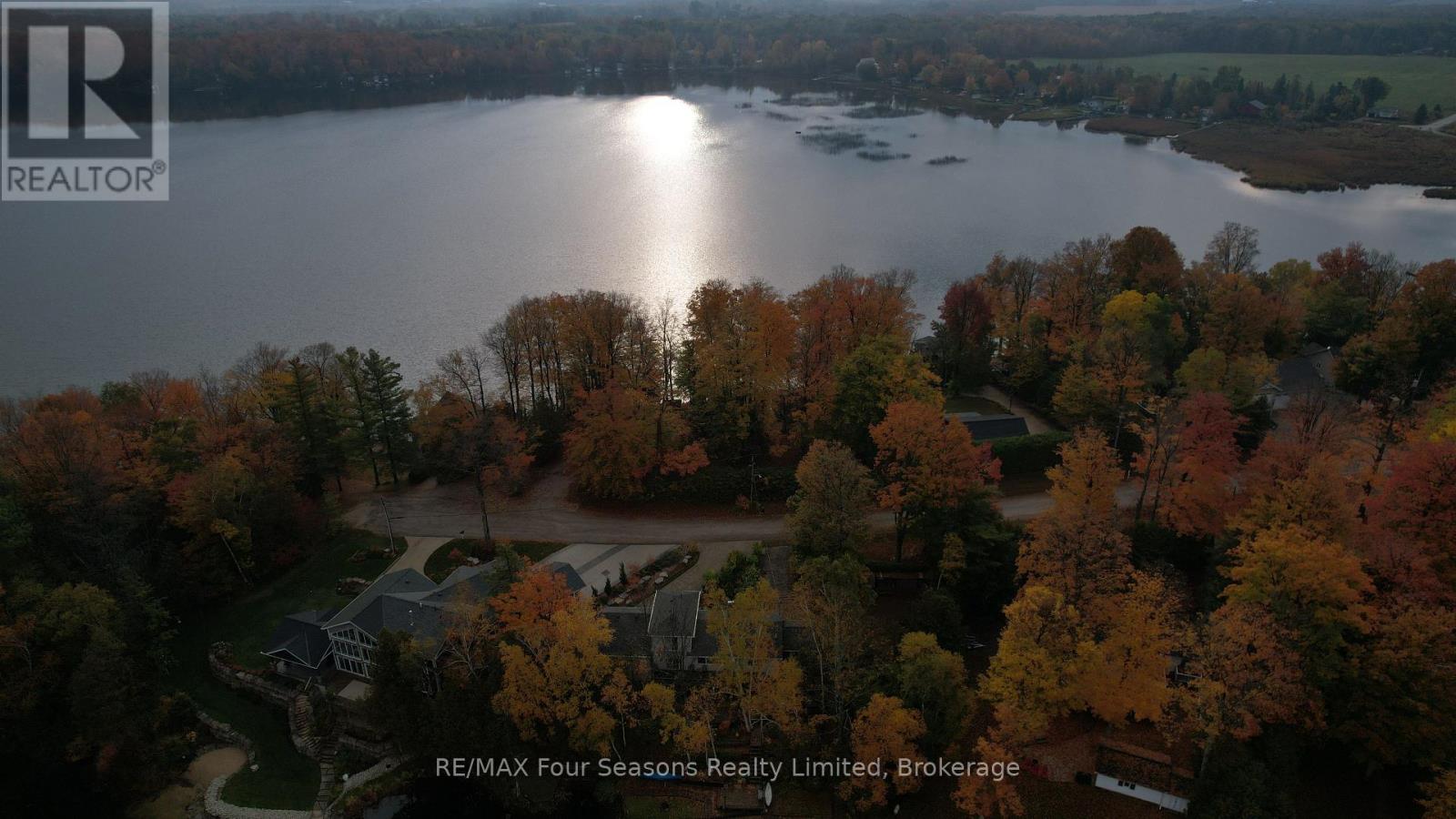 52 Shore Drive — photo 3