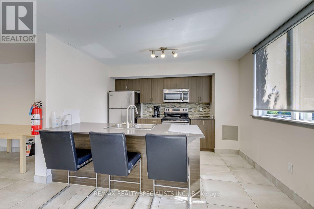 812 Landsdowne Avenue — photo 26