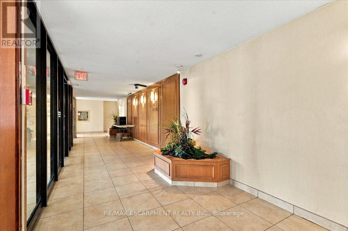 1300 Marlborough Court — photo 37