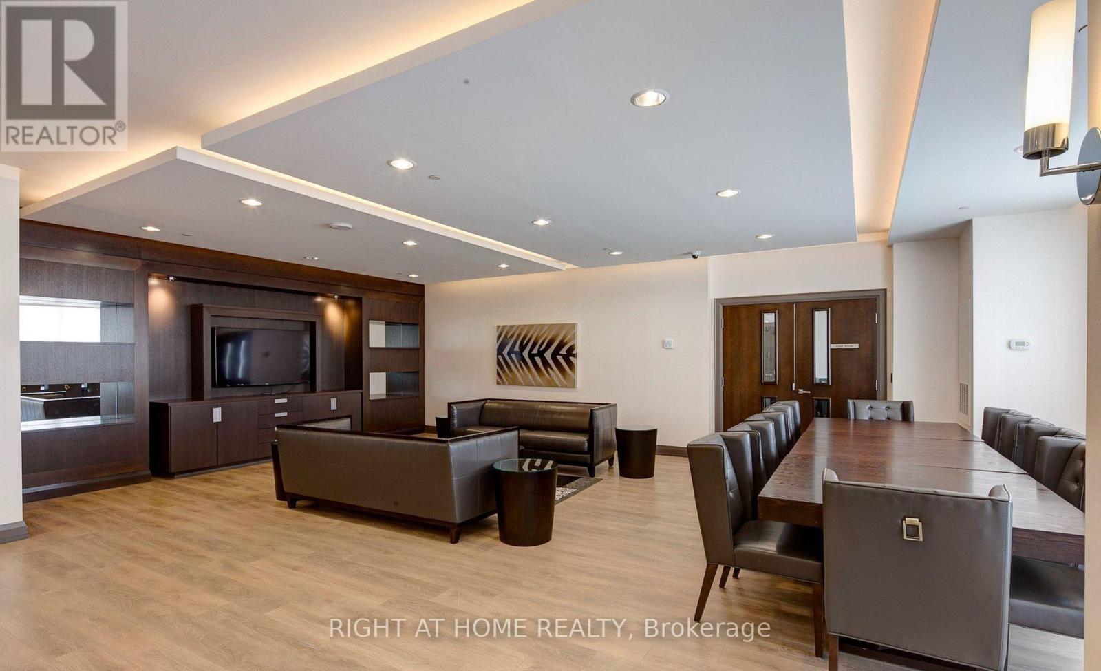 7171 Yonge Street — photo 33