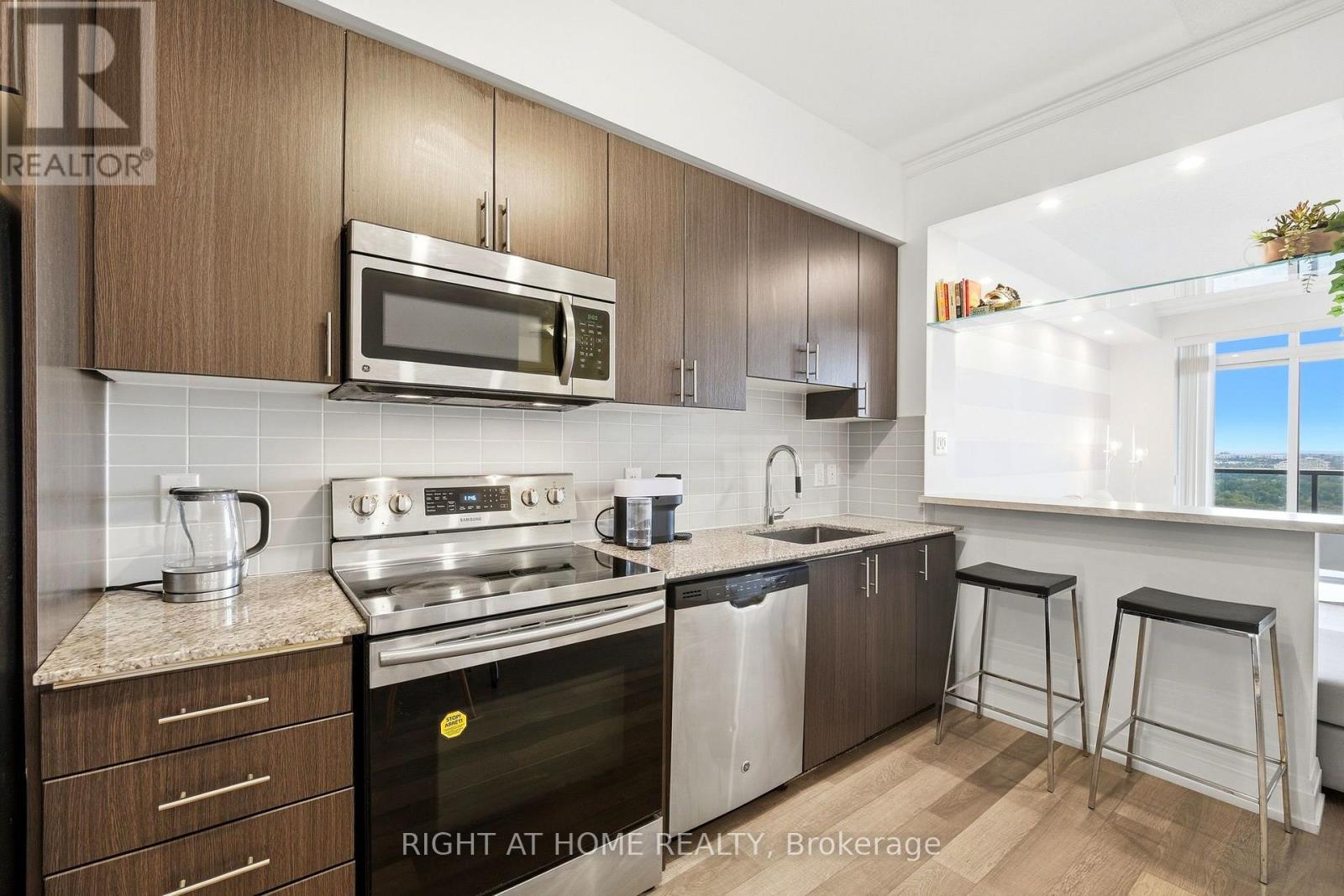 7171 Yonge Street — photo 13
