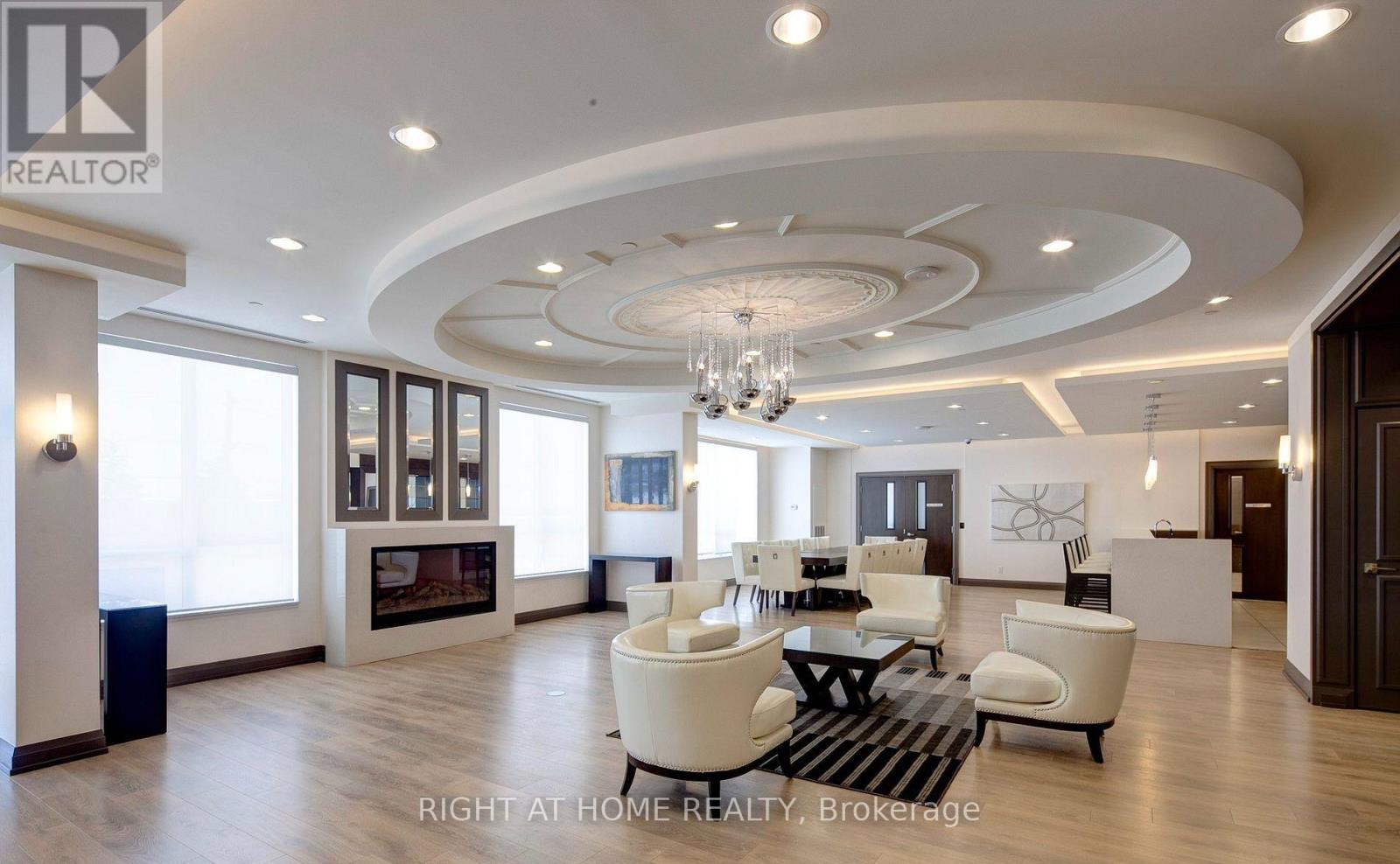 7171 Yonge Street — photo 32
