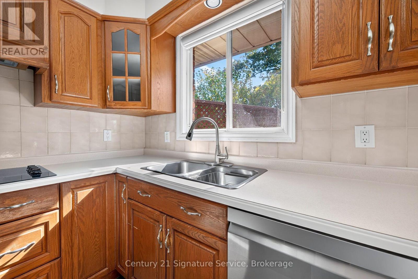 11 Fuller Crescent — photo 14