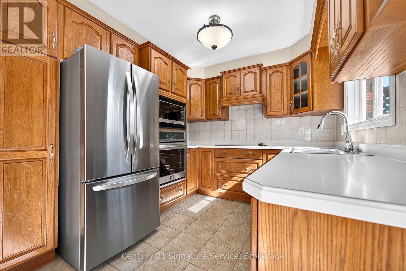 11 Fuller Crescent — photo 15