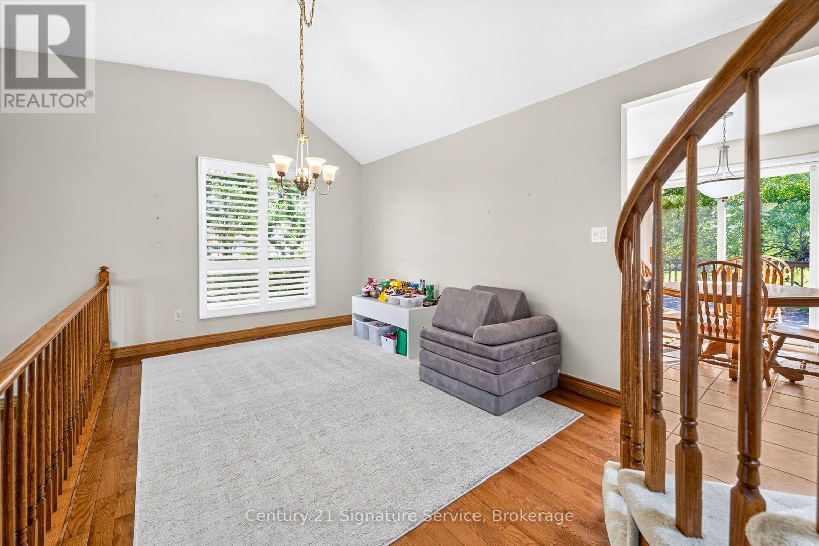 11 Fuller Crescent — photo 17
