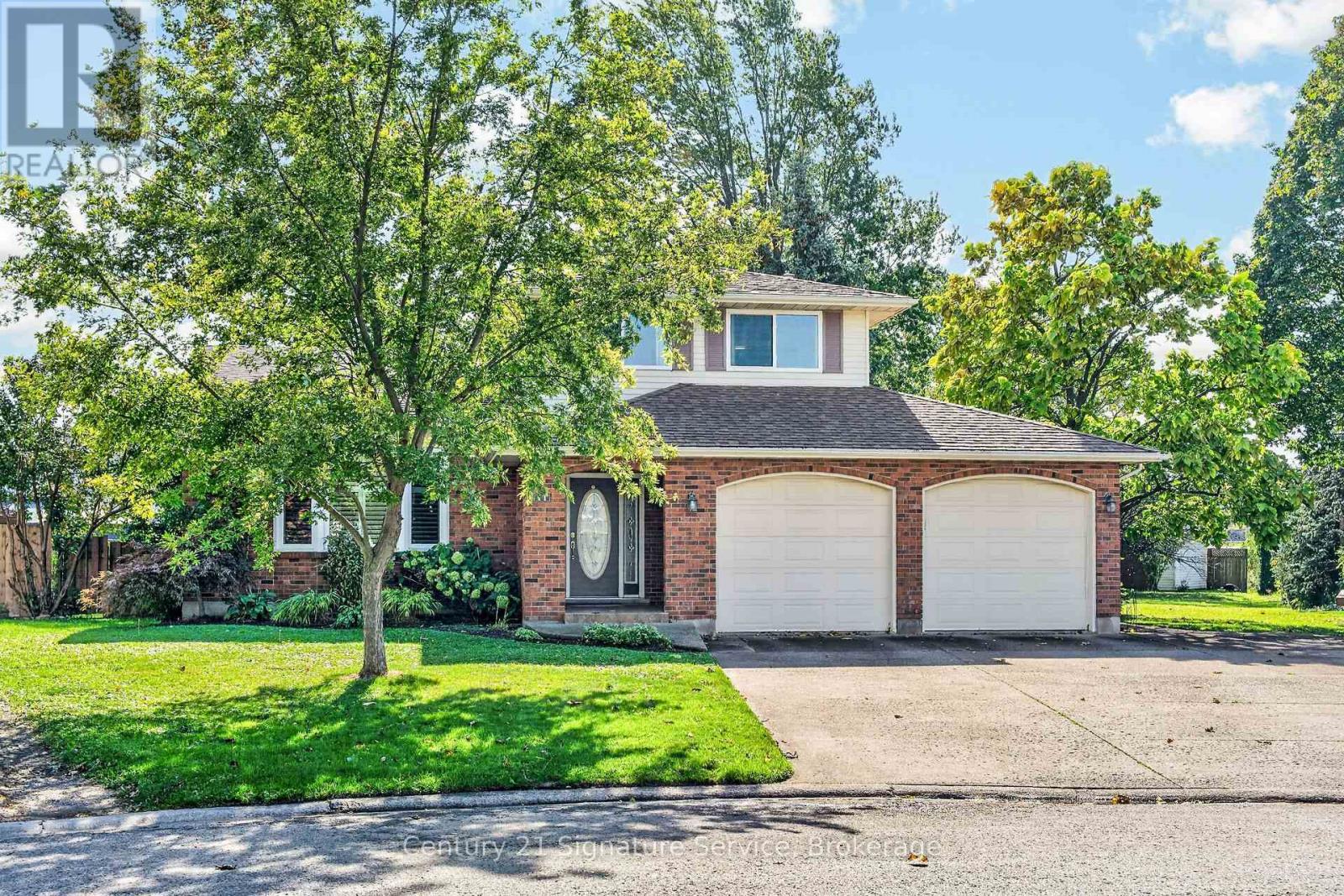11 FULLER CRESCENT, Thorold (Confederation Heights) — photo 2