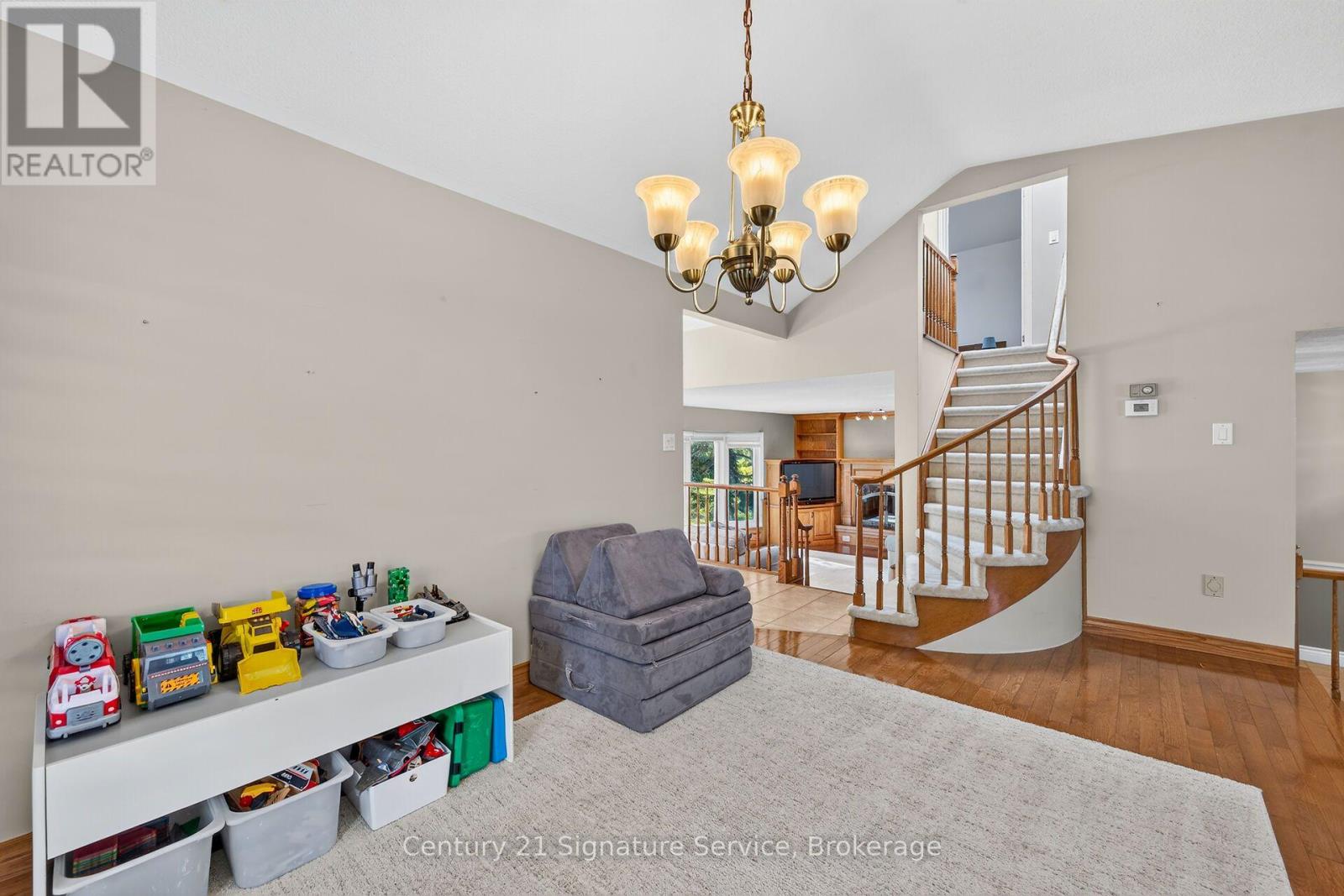 11 Fuller Crescent — photo 22
