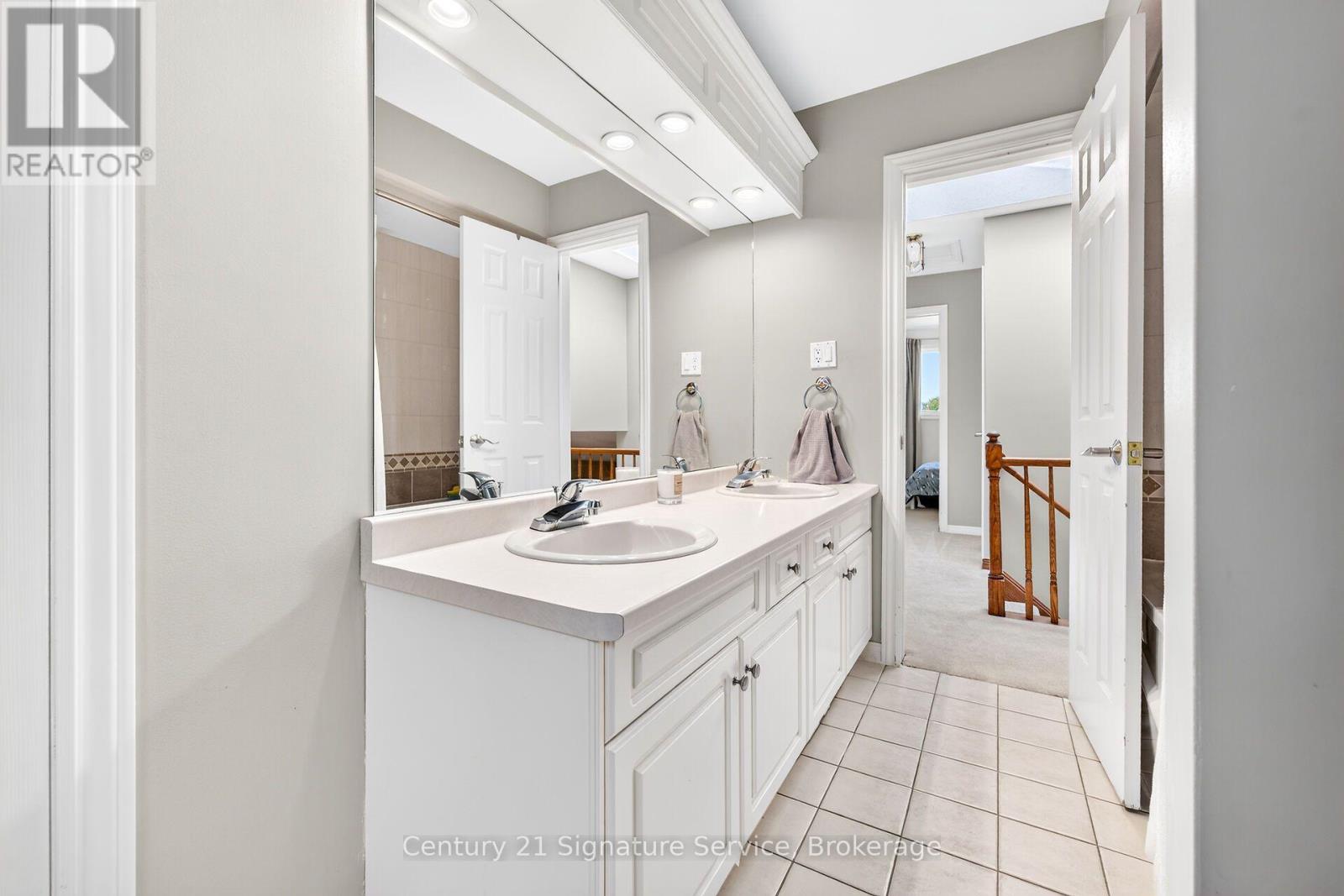 11 Fuller Crescent — photo 25
