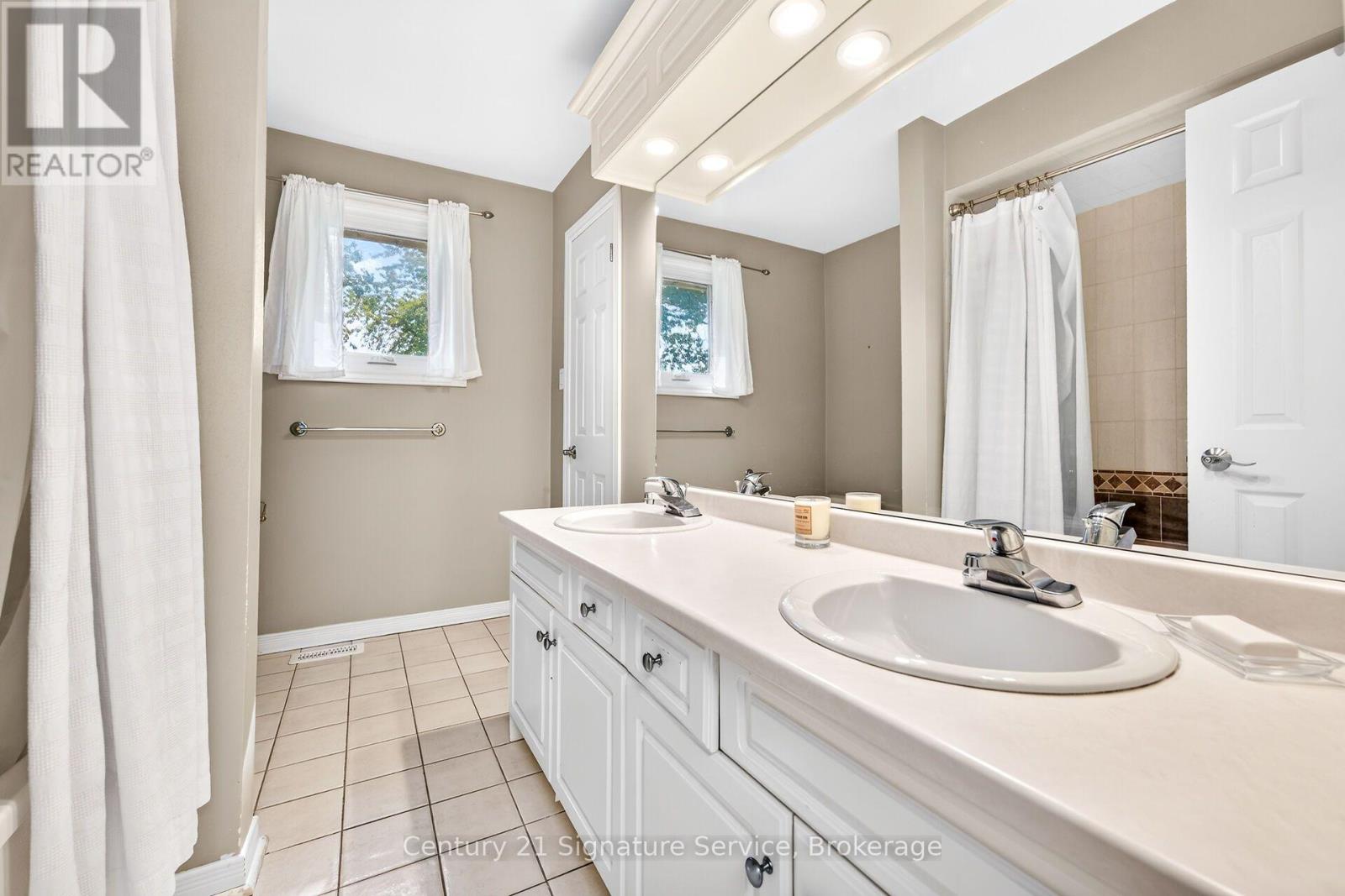 11 Fuller Crescent — photo 27