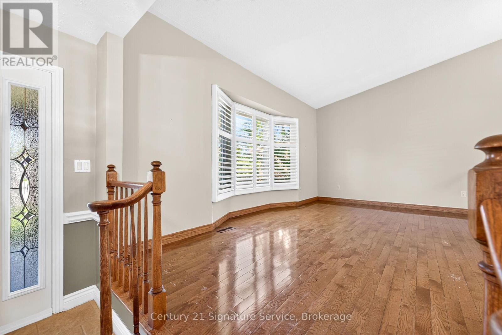11 Fuller Crescent — photo 34