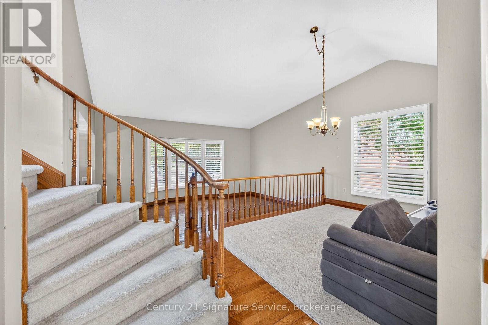 11 Fuller Crescent — photo 35