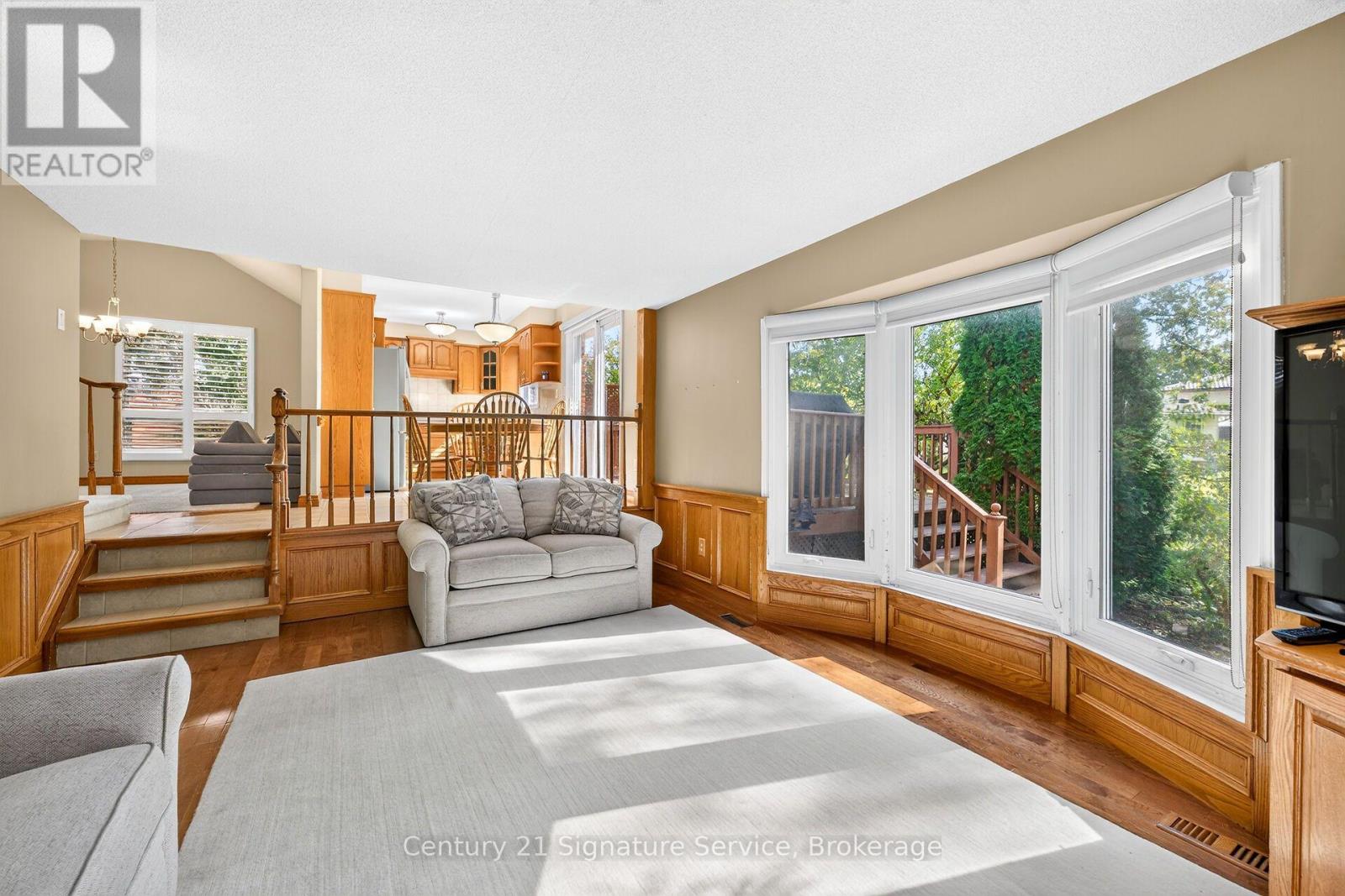 11 Fuller Crescent — photo 37