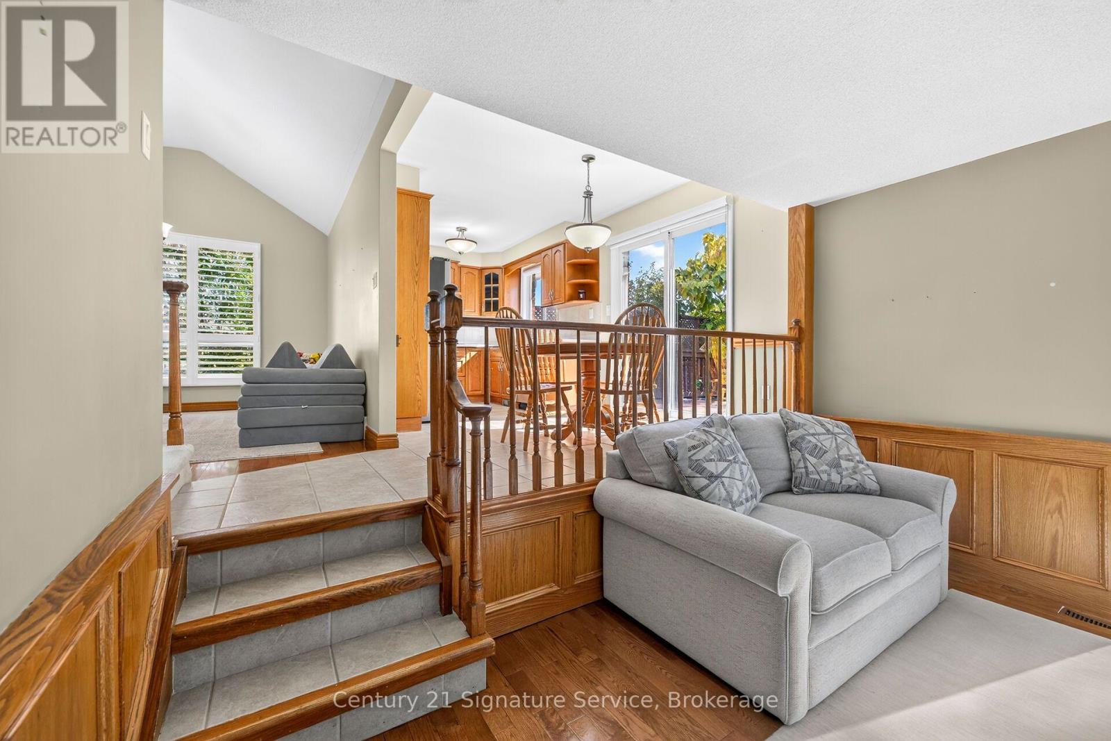 11 Fuller Crescent — photo 38