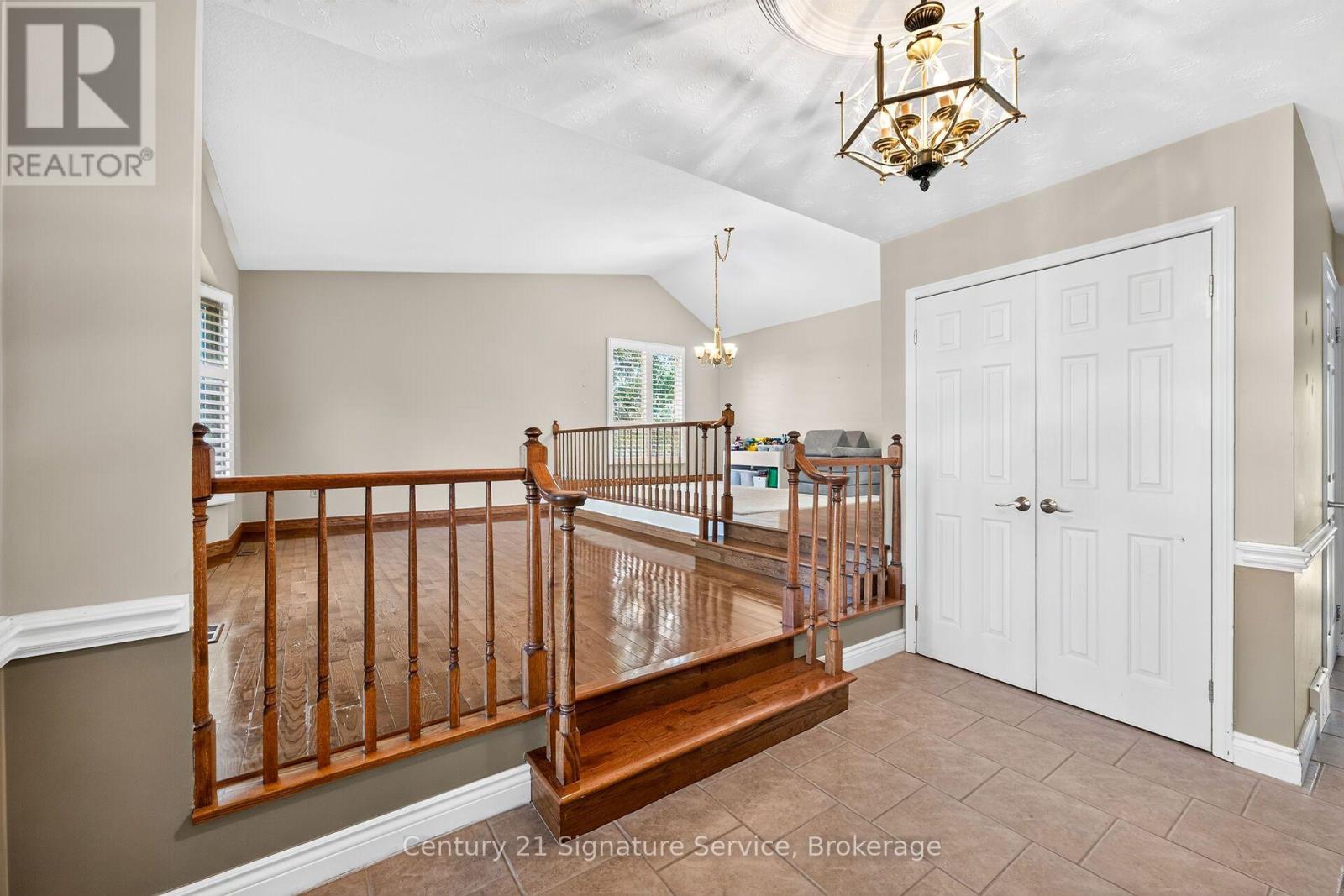 11 FULLER CRESCENT, Thorold (Confederation Heights) — photo 4
