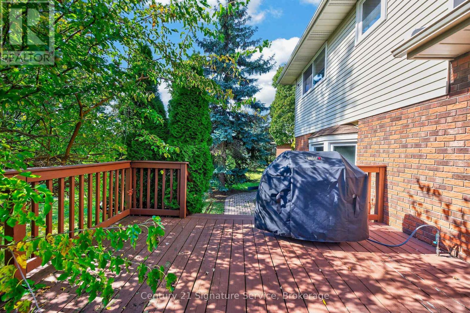 11 Fuller Crescent — photo 43
