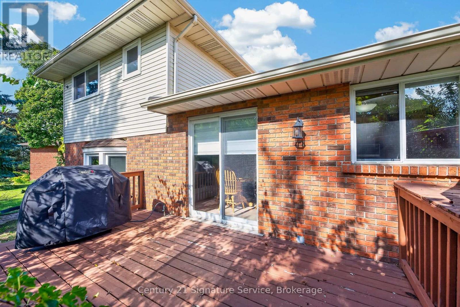 11 Fuller Crescent — photo 44
