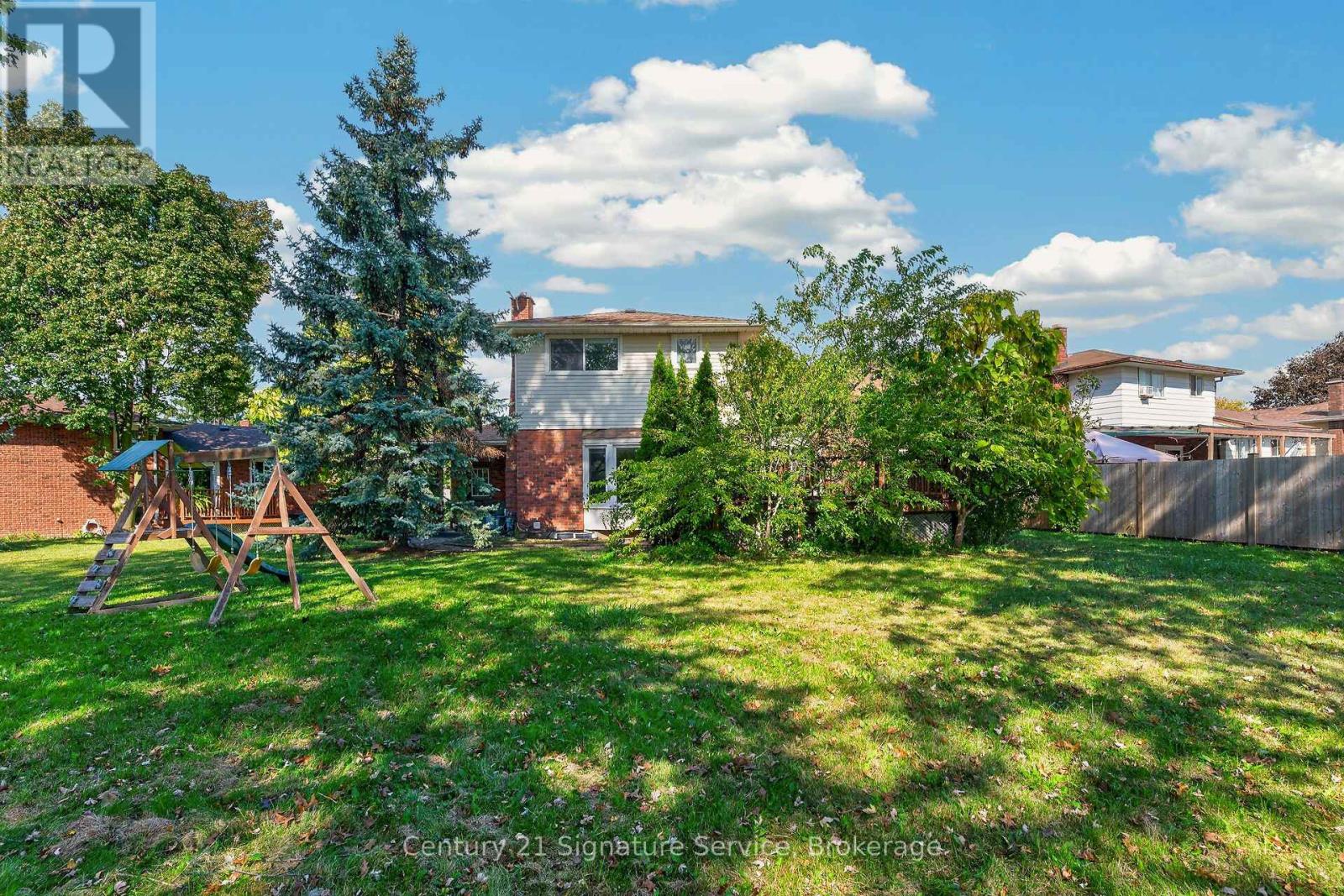 11 Fuller Crescent — photo 45