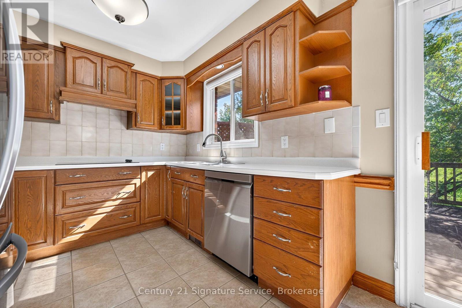 11 FULLER CRESCENT, Thorold (Confederation Heights) — photo 6