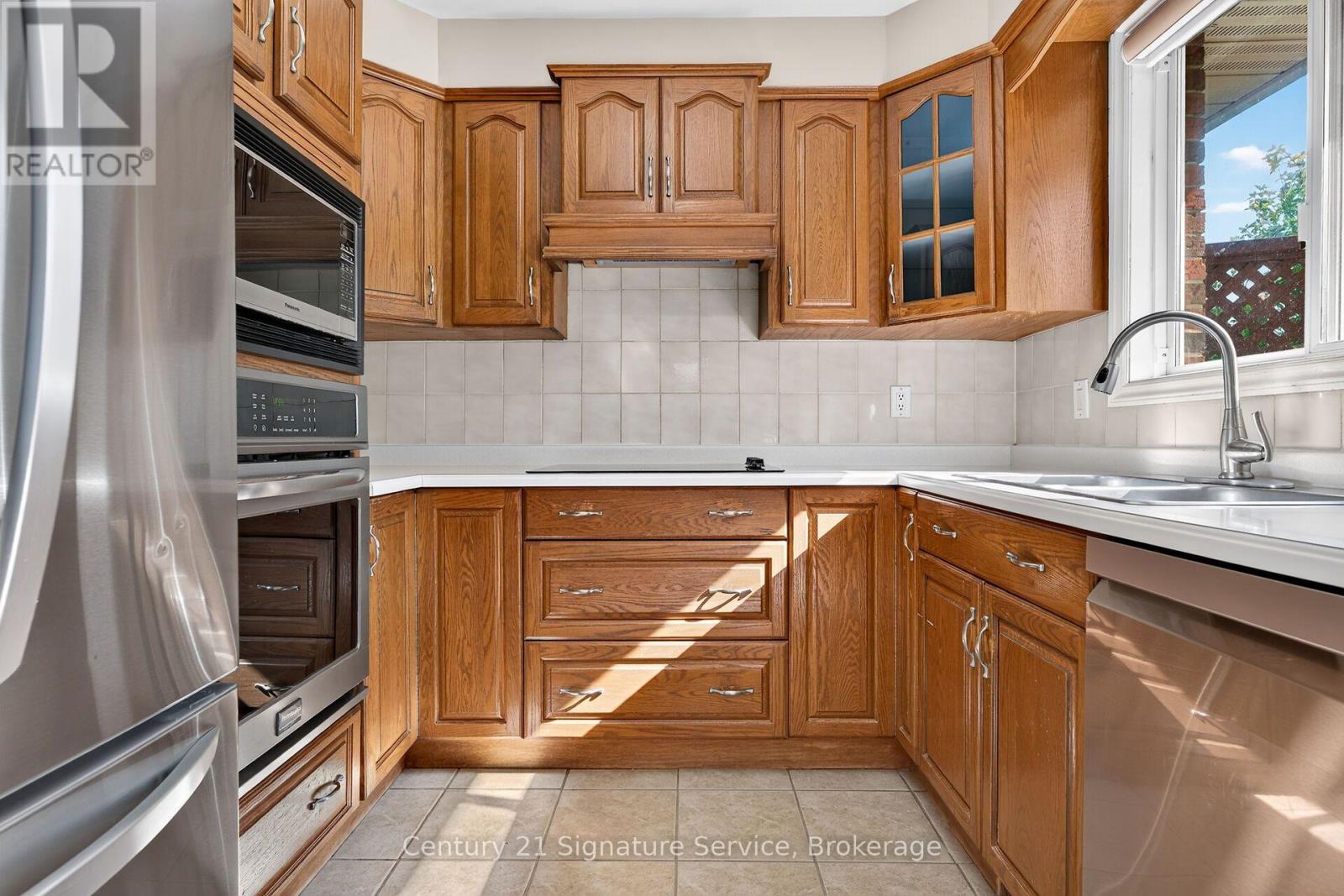 11 FULLER CRESCENT, Thorold (Confederation Heights) — photo 7