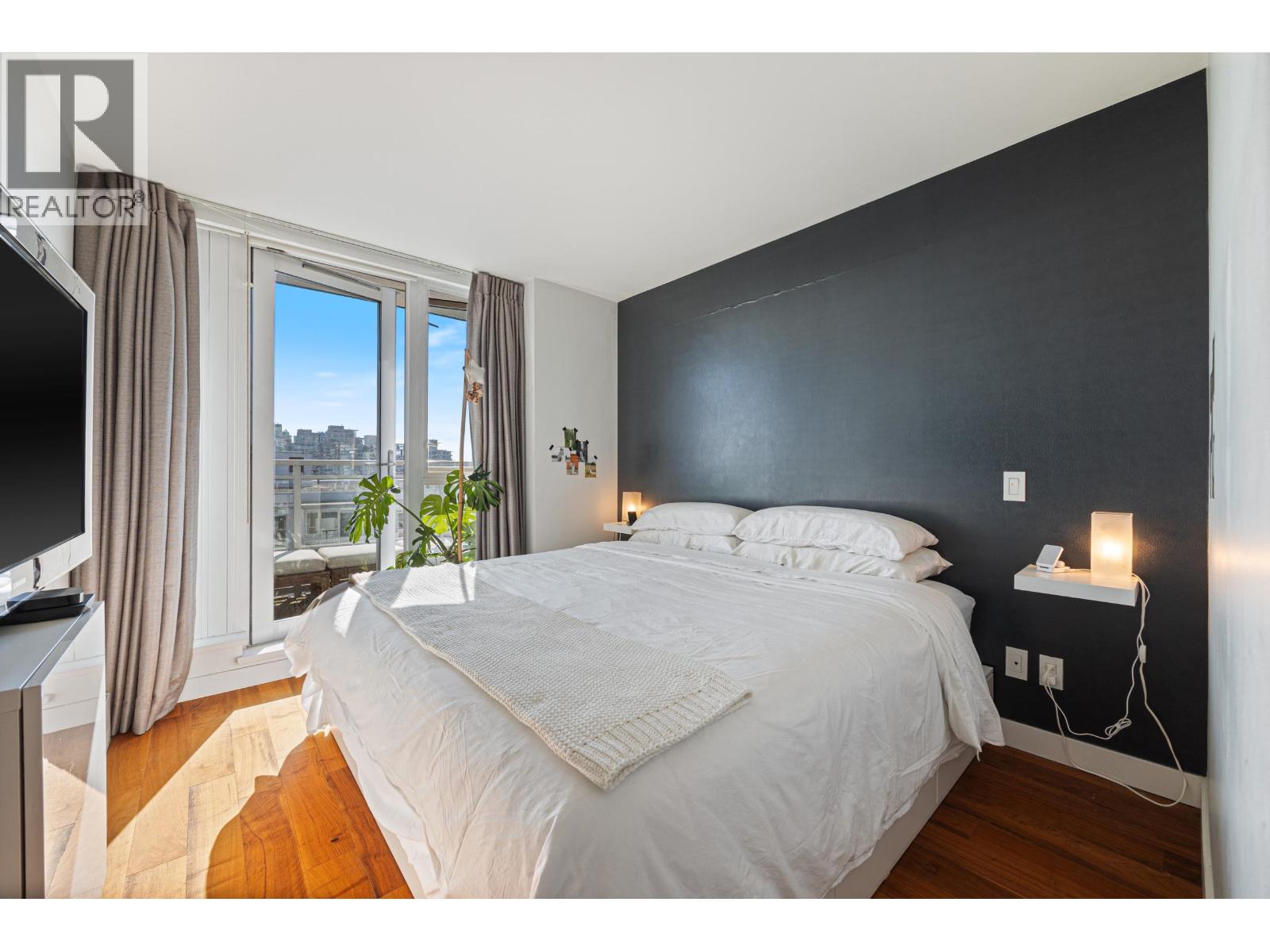 Photo of PH9 188 KEEFER STREET 20