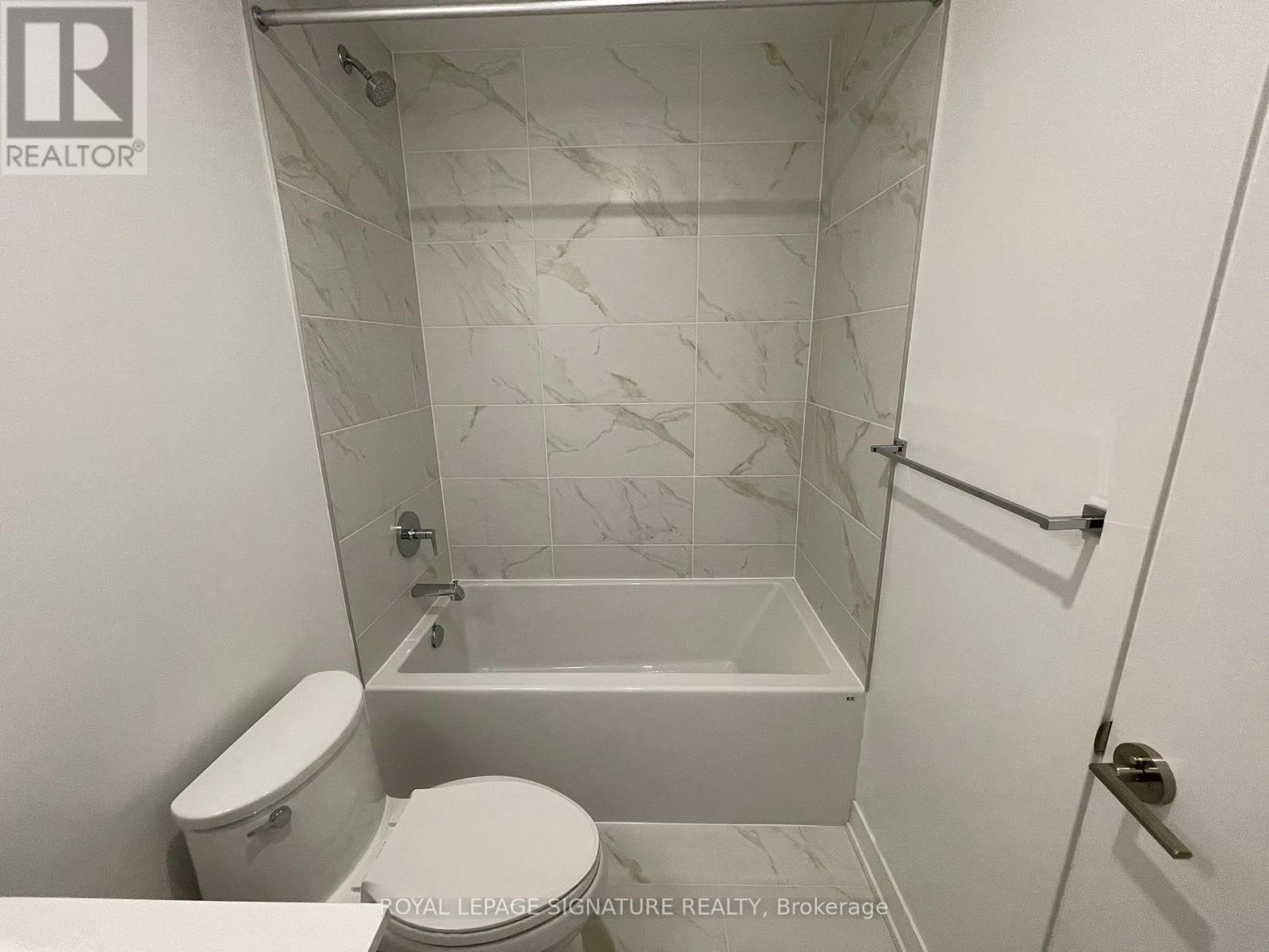 405 Dundas Street West — photo 7