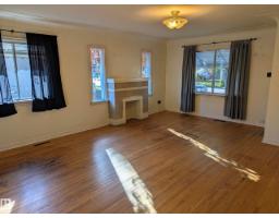 12215 101 St Nw, Edmonton, AB T5G2C5 Photo 9