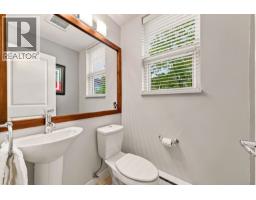 709 Premier Street, North Vancouver, BC V7J0A5 Photo 17